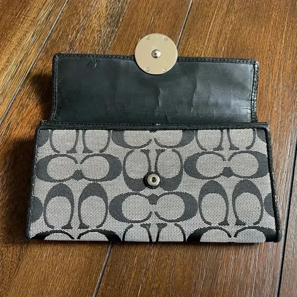Coach classic signature logo wallet